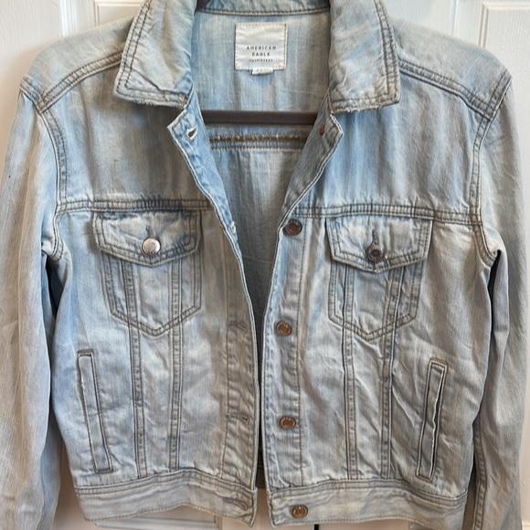 American Eagle light-washed denim jean jacket - Picture 2 of 4